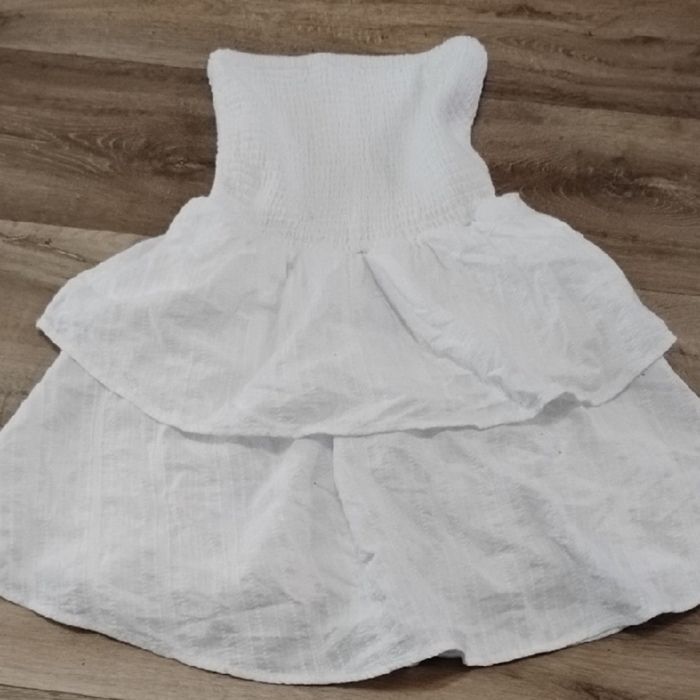 Elegant White Strapless Dress